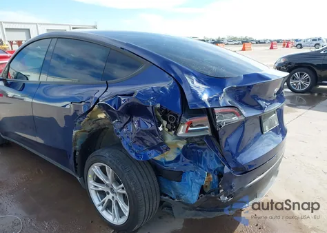 2023 Tesla Model Y Awd/Long Range Dual Motor All-Wheel Drive z USA, uszkodzony, nr VIN 7SAYGDEE9PA076287